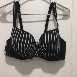 Cacique 42 D Black & White Bra